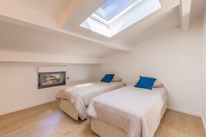 6 室のベッドルーム、セーフティボックス (室内)、アイロン / アイロン台、WiFi (無料)