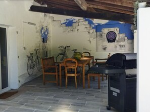 Outdoor dining - Spacious house near Vosges, perfect for cycling and hiking, pets allowed, bikes available (Champagney)