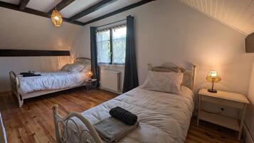 4 bedrooms, free WiFi, bed sheets