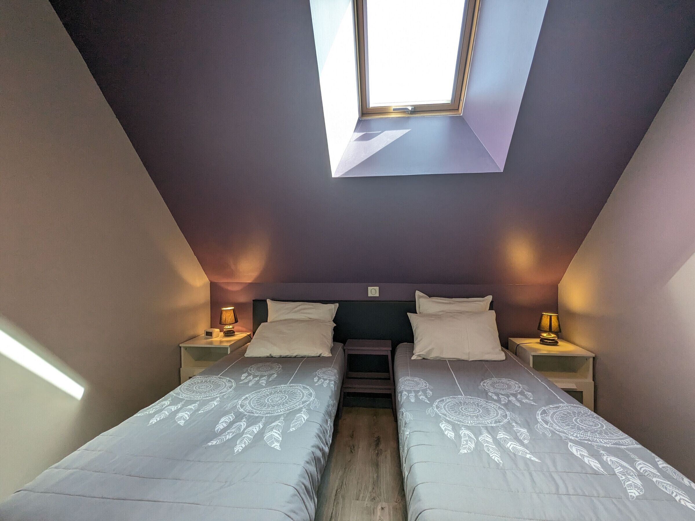 7 bedrooms, bed sheets