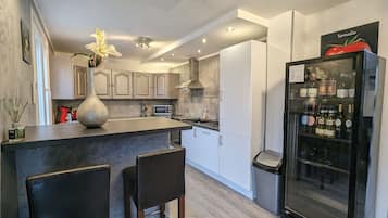 Réfrigérateur, micro-ondes, lave-vaisselle