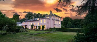 Large Manor House with Pool, Hot Tub & Gardens
