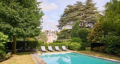 Large Manor House with Pool, Hot Tub & Gardens