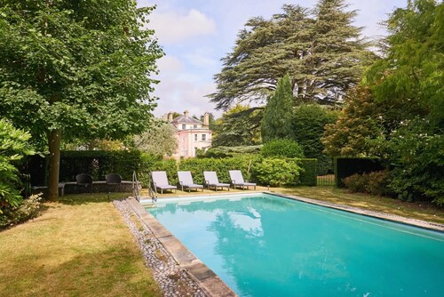 Large Manor House with Pool, Hot Tub & Gardens