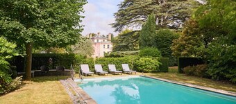 Large Manor House with Pool, Hot Tub & Gardens