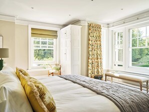 10 bedrooms, desk, iron/ironing board, travel crib - Large Manor House with Pool, Hot Tub & Gardens (Norwich)
