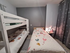 2 bedrooms, free WiFi, bed sheets