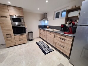 Kühlschrank, Mikrowelle, Geschirrspüler