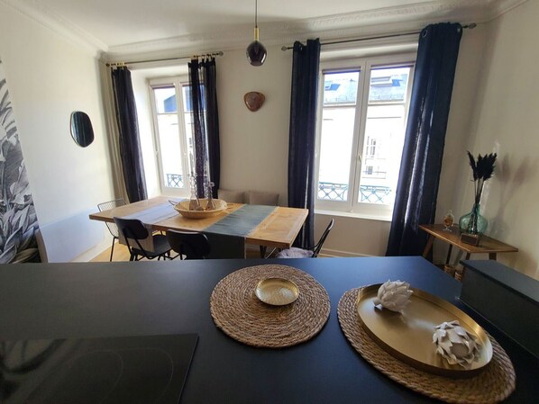 Dining - Comfortable apartment for 4 in Épinal with private parking (Épinal)