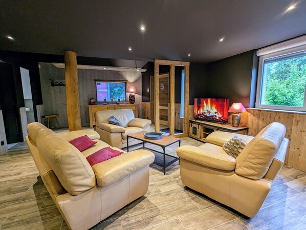 TV, offices - Charming chalet for 6, near skiing, WiFi, parking, pets allowed (Cornimont)
