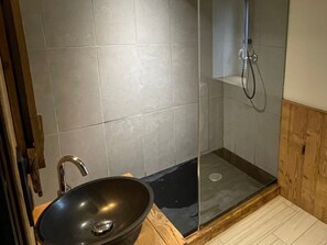 Hårføner og håndklær