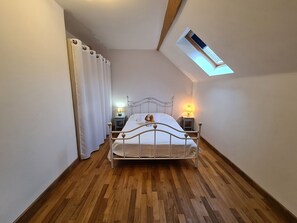 3 bedrooms, free WiFi, bed sheets