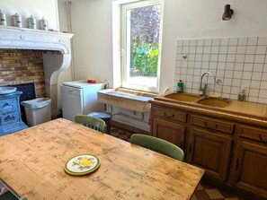 Fridge, dishwasher - Cottage in Lorraine: 3 bdr, garden, near Lake Madine (Saint-Baussant)