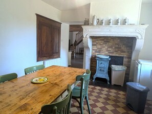 Dining - Cottage in Lorraine: 3 bdr, garden, near Lake Madine (Saint-Baussant)