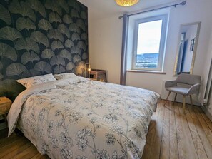 3 sovrum, skrivbord, resesäng och gratis wi-fi