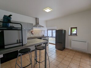 Fridge, microwave, dishwasher, toaster