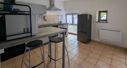 Gßte rénové avec parking à proximité de Saint-Dié-des-Vosges