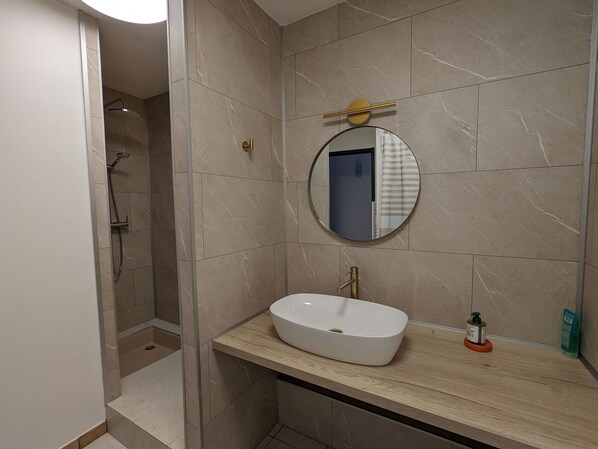 Hair dryer, towels