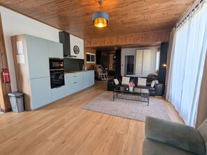 TV - Stay in Berry with heated indoor pool (Niherne)
