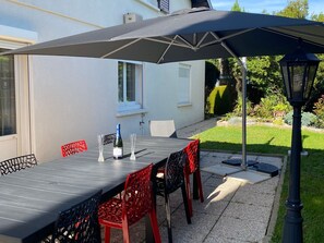 Outdoor dining - Spacious house with private garden and WIFI, near Épinal (Dinozé)