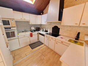 Fridge, dishwasher