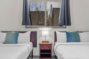 2 habitaciones, tabla de planchar con plancha y cuna de viaje