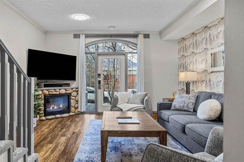 Cedar Ridge Chalet - Pool & Hot tub - Pet Friendly