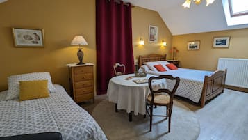 1 bedroom, bed sheets