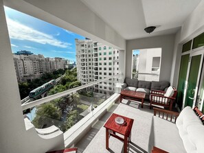 Luxury-Apartment, Gartenblick | Terrasse/Patio