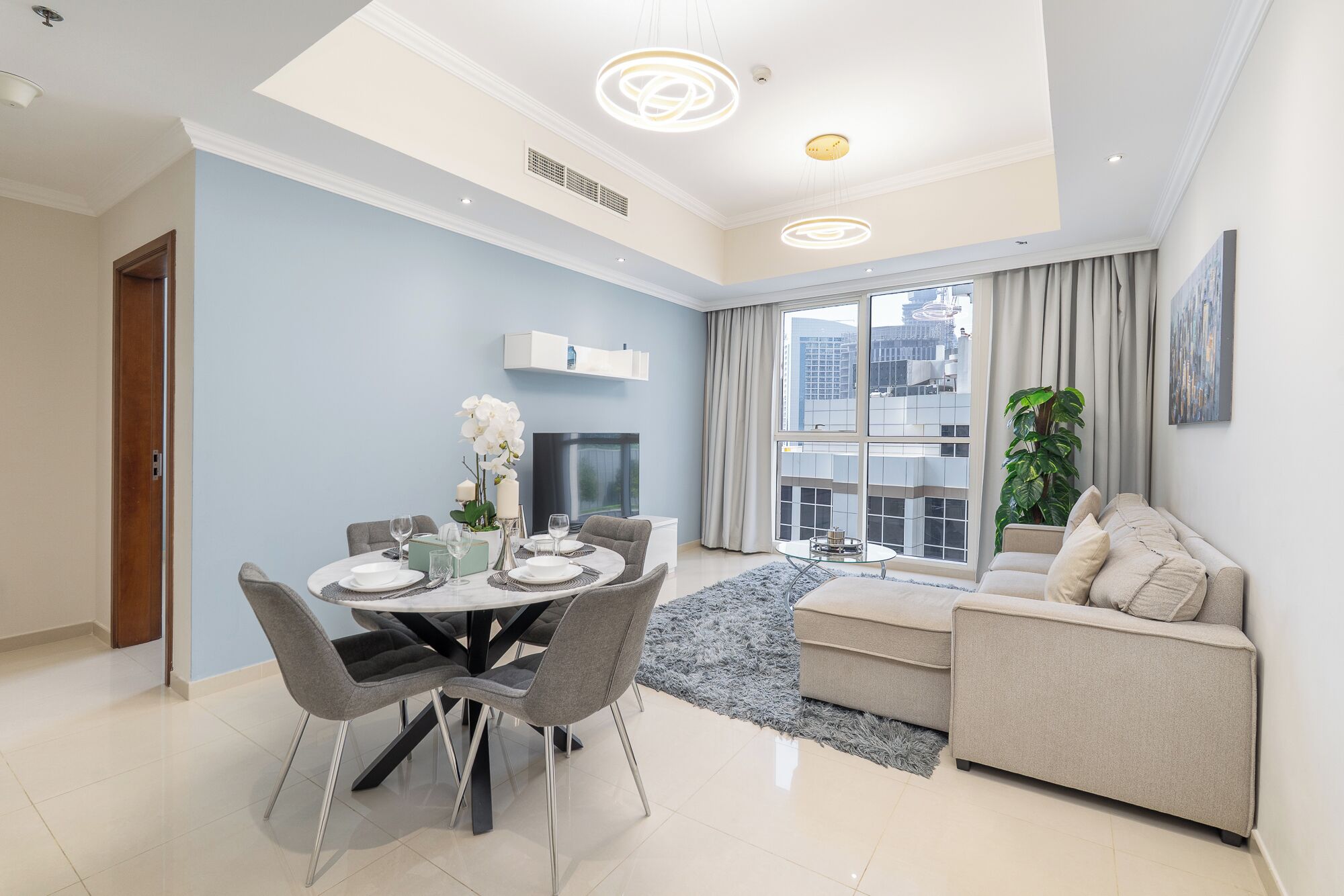 Een 42-inch smart-tv met digitale zenders, Netflix en streamingdiensten