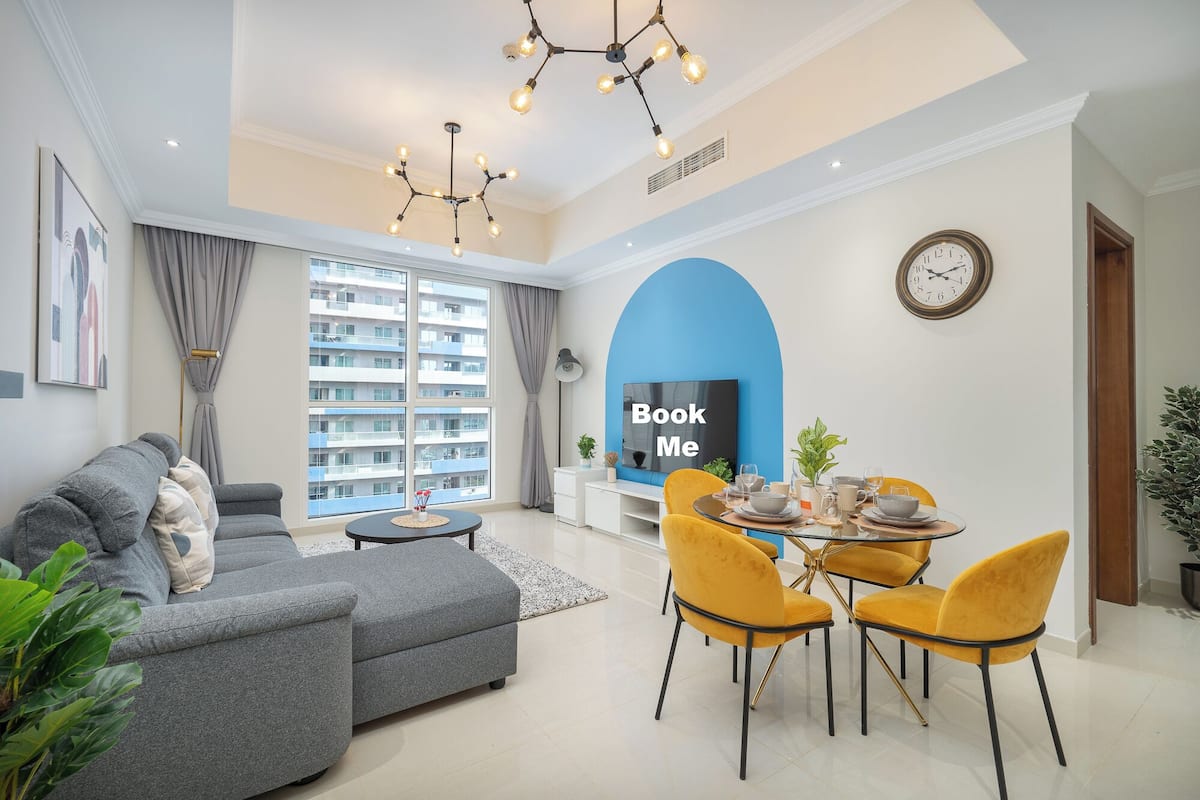 Apartamento tradicional, 1 cama de matrimonio grande con sofá cama | Zona de estar | Smart TV de 42 pulgadas con canales digitales, Netflix