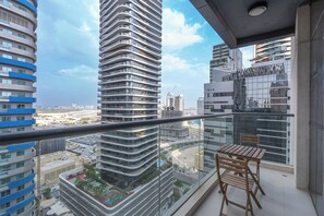 Luxe appartement, 3 slaapkamers, balkon, uitzicht op de stad | Balkon