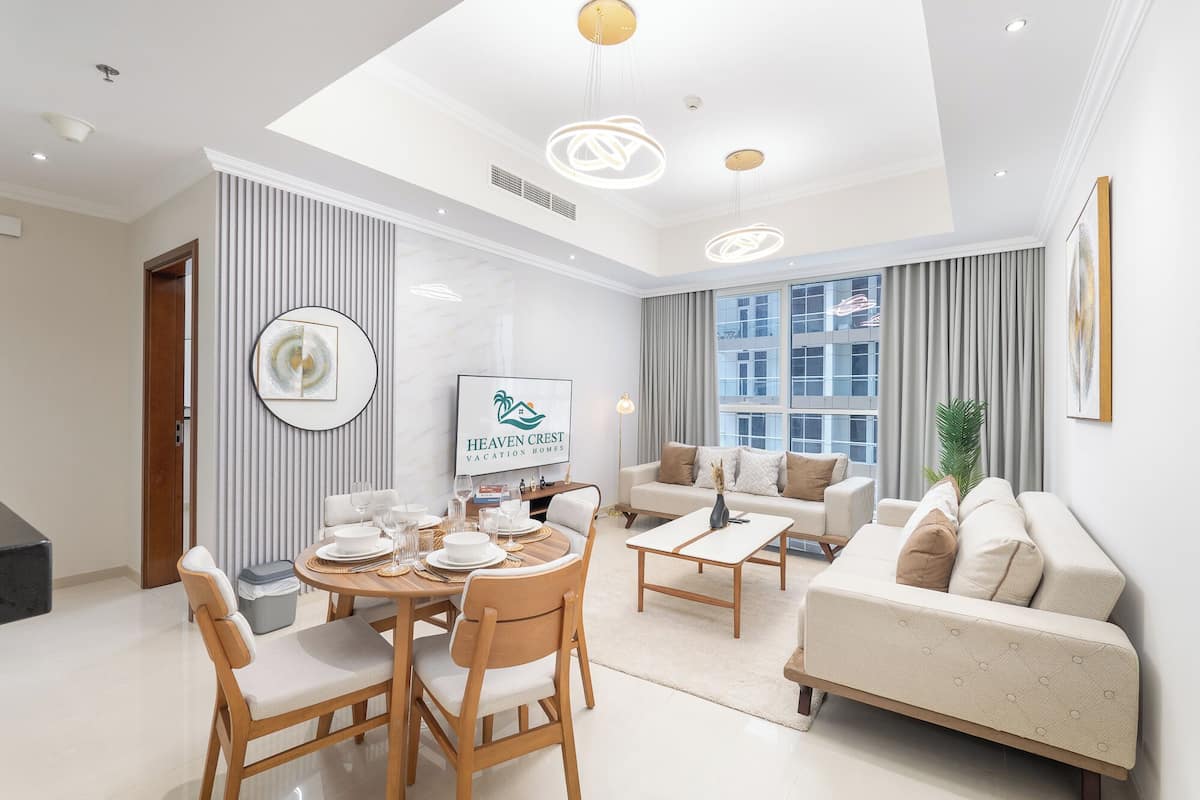 Apartamento Deluxe, 1 habitación, baño privado | Zona de estar | Smart TV de 42 pulgadas con canales digitales, Netflix