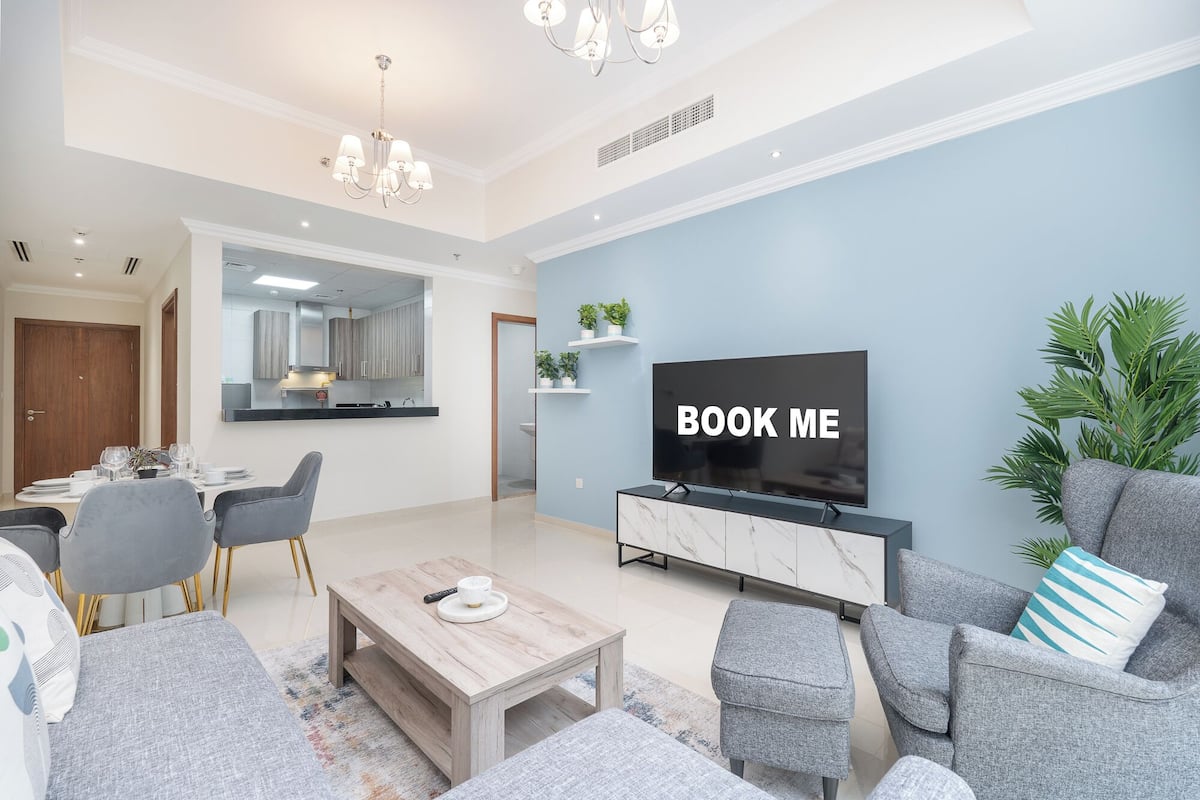 Apartamento clásico, 1 cama de matrimonio grande con sofá cama | Zona de estar | Smart TV de 42 pulgadas con canales digitales, Netflix