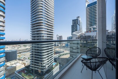 Heaven Crest Vacation Homes Downtown - Studio, 1, & 3 Bedroom Suites 2 minute walk to Dubai Mall and Burj Khalifa