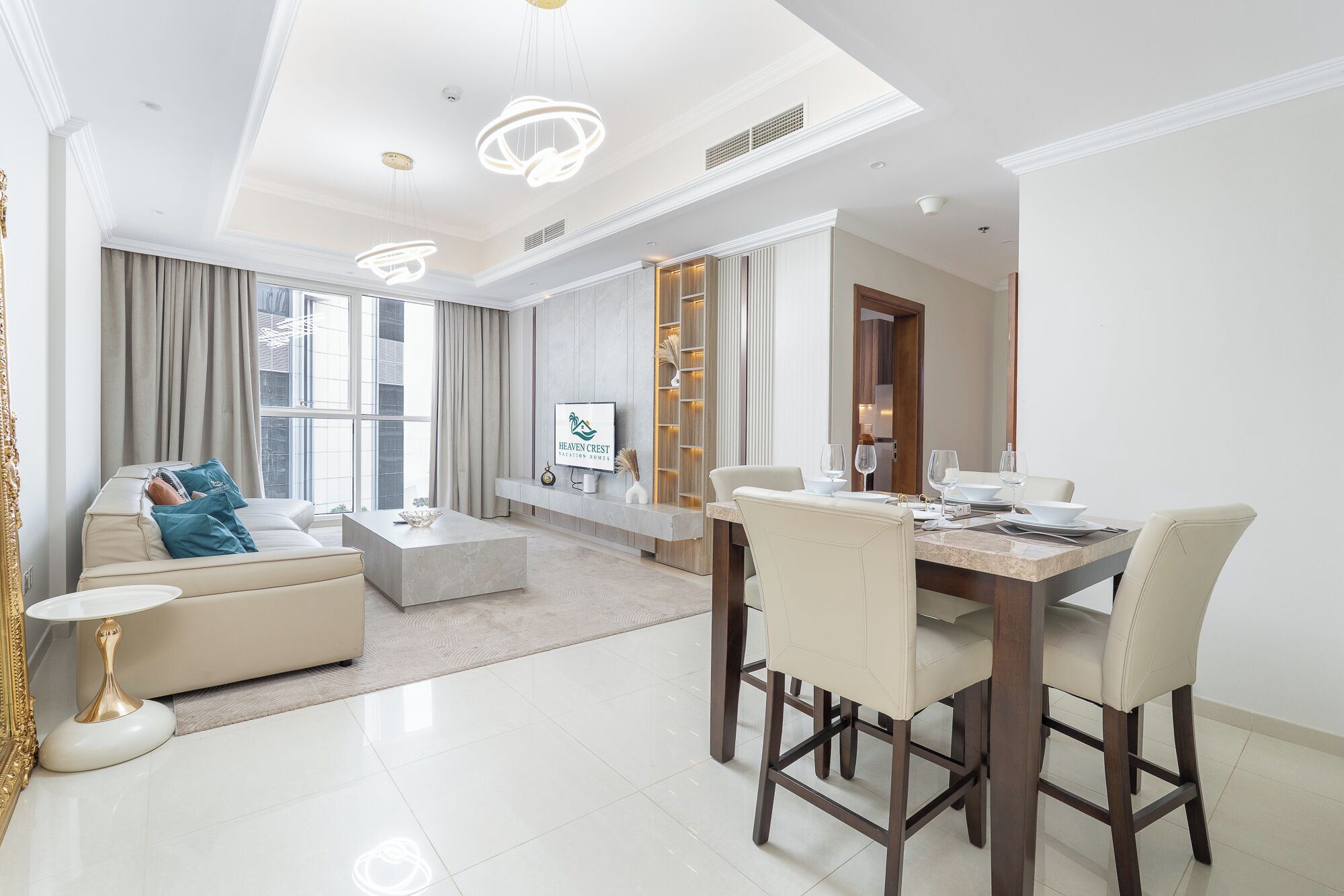 Appartement, 1 kingsize bed met slaapbank, balkon | Woonruimte | Een 42-inch smart-tv met digitale zenders, Netflix en streamingdiensten