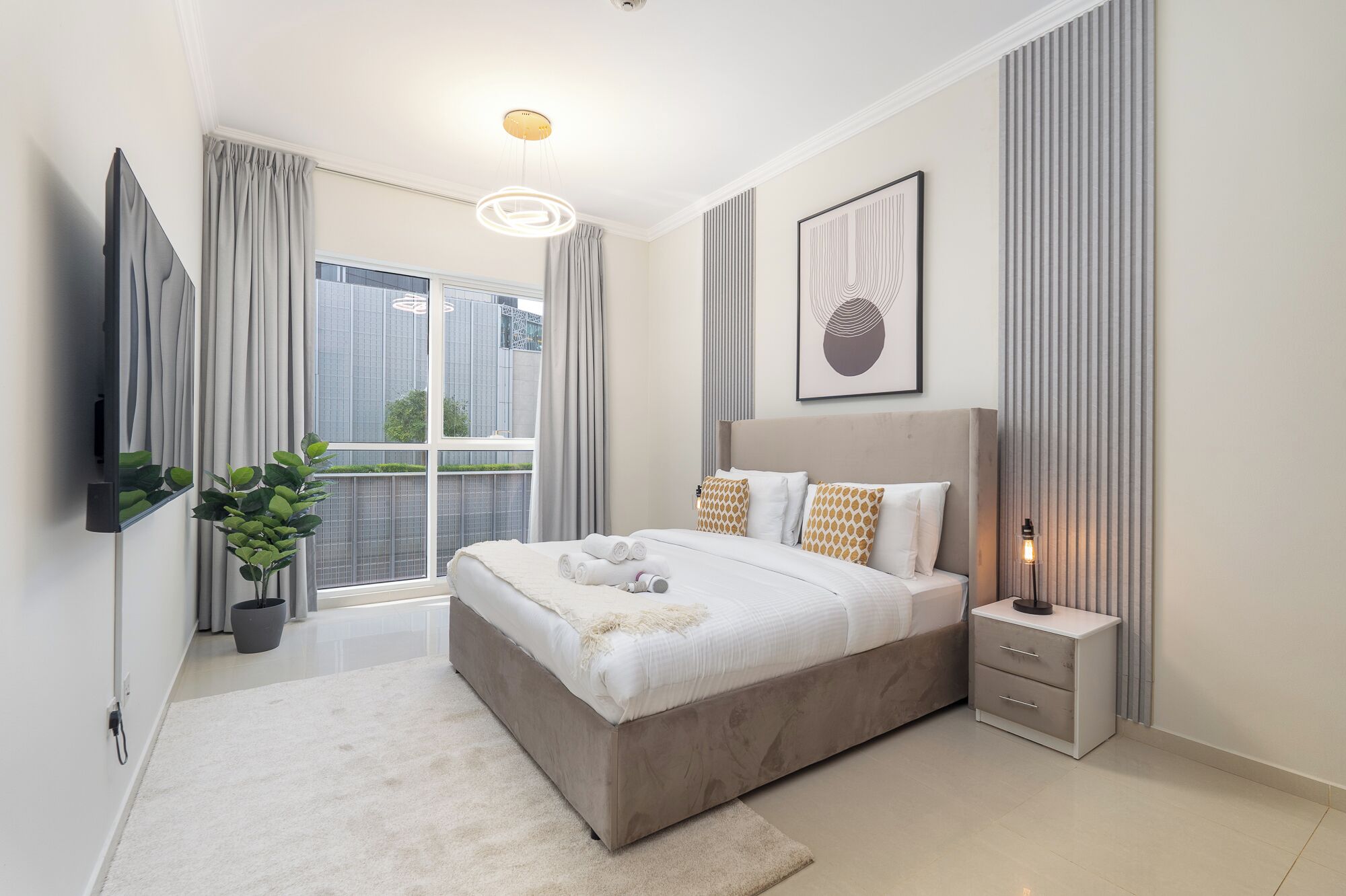 Premier appartement, 3 slaapkamers, balkon, uitzicht op de stad | Hypoallergeen beddengoed, een bureau, een laptopwerkplek