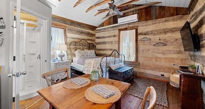 Adorable Augusta Cabin