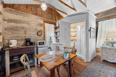 Adorable Augusta Cabin
