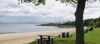 Dunfermline GF flat, 5 mins to Train St. & High St

