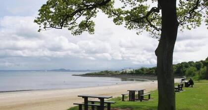 Dunfermline GF flat, 5 mins to Train St. & High St