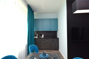 Stay with legends 2, Apartment, Non Smoking, Private Bathroom | Private kitchen | Fridge, stovetop, electric kettle, toaster - stay with legends (Hamburg)