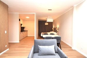Stay with legends 1, Studio, Non Smoking, Private Bathroom | In-room dining - stay with legends (Hamburg)