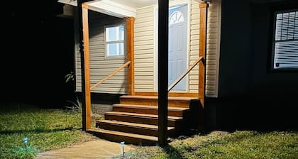 Cozy 3-bedroom house in fabulous Decatur , AC, WiFi