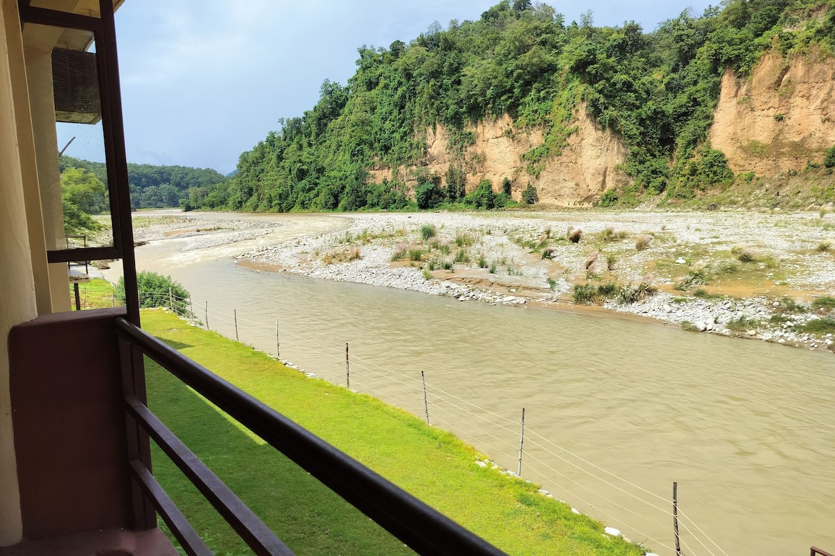 Premium Room, River View | Premium bedding, memory-foam beds, in-room safe, individually decorated