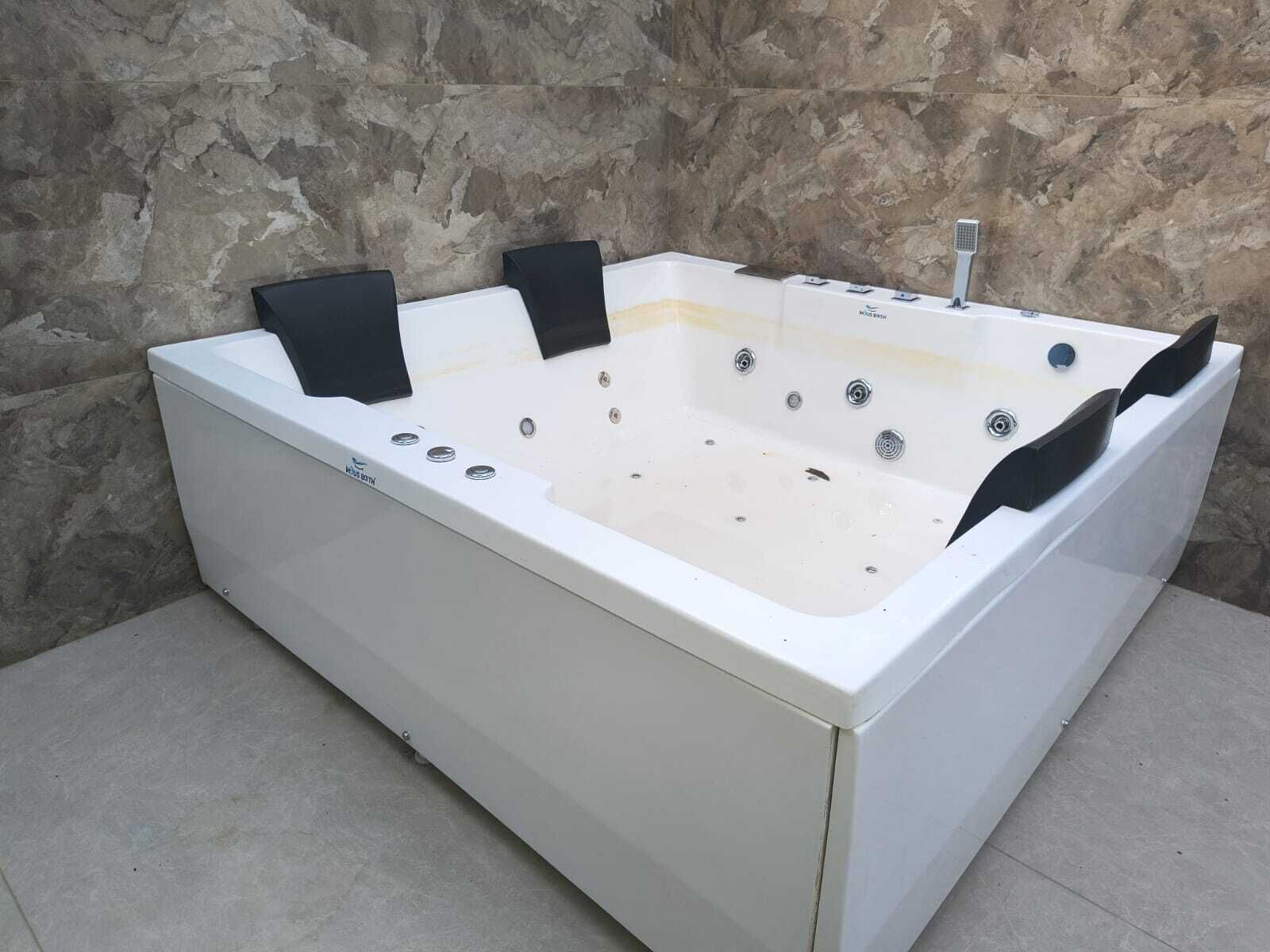 บ้านต้นไม้พรีเมียม, อ่างน้ำวน, อาคารเสริม | ห้องน้ำ | ฝักบัว, ของใช้ในห้องน้ำระดับพรีเมียม, ไดร์เป่าผม, รองเท้าสวมภายในห้อง