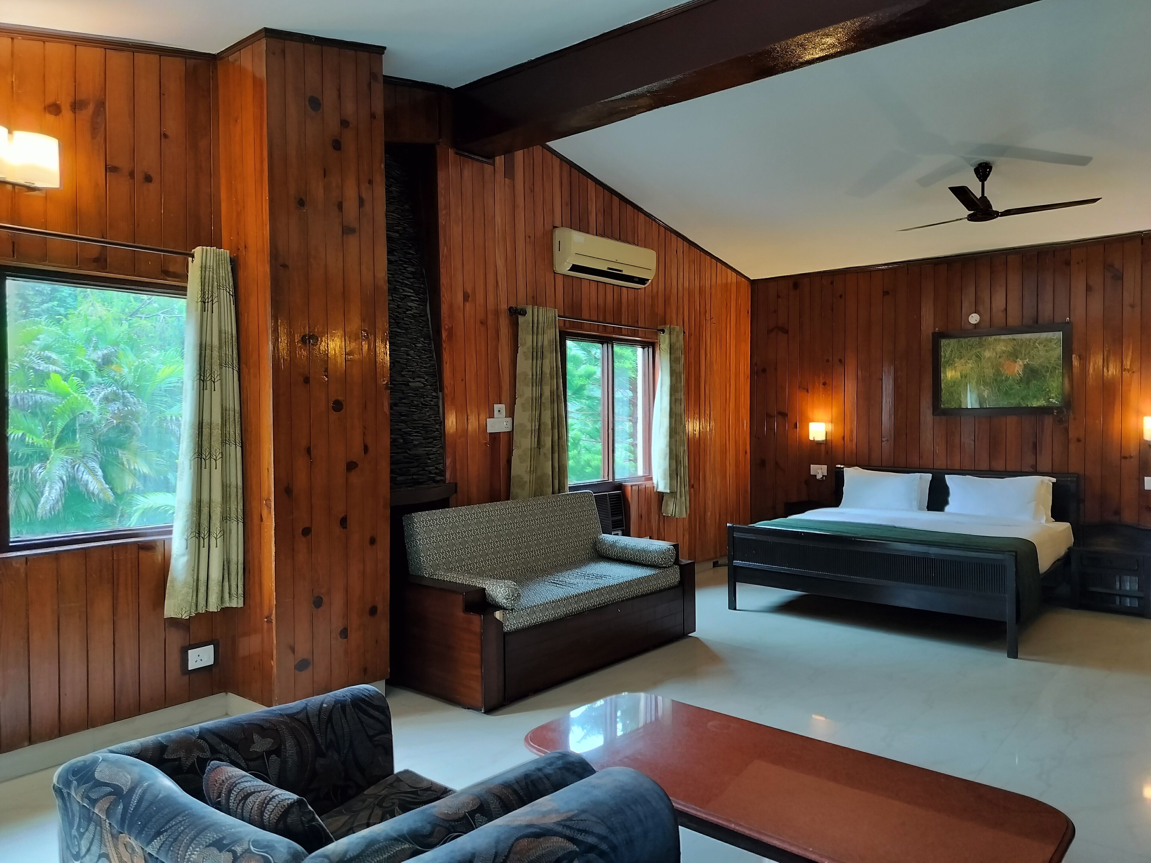 Familjesvit - 1 kingsize-säng med bäddsoffa - utsikt mot trädgården | Sängtillbehör av högsta kvalitet och memory foam-madrasser