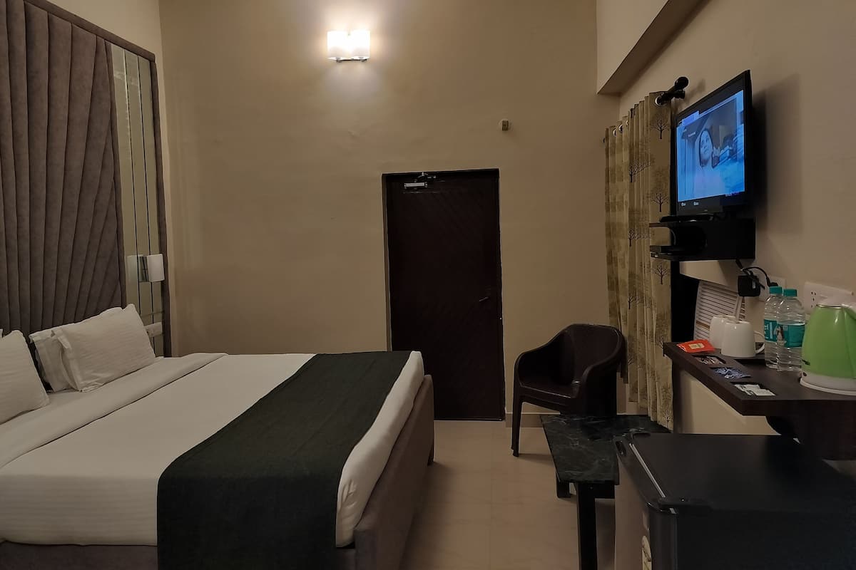 Standard Double Room, Garden View