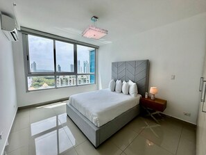 3 bedrooms, desk, iron/ironing board, WiFi
