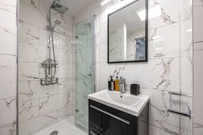 Studio Suite | Bathroom | Towels
